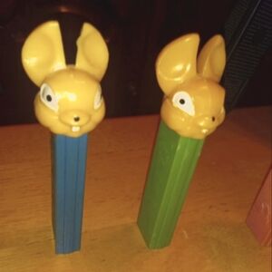 2 Vintage Easter Rabbit/Bunny PEZ Dispensers NO FEET